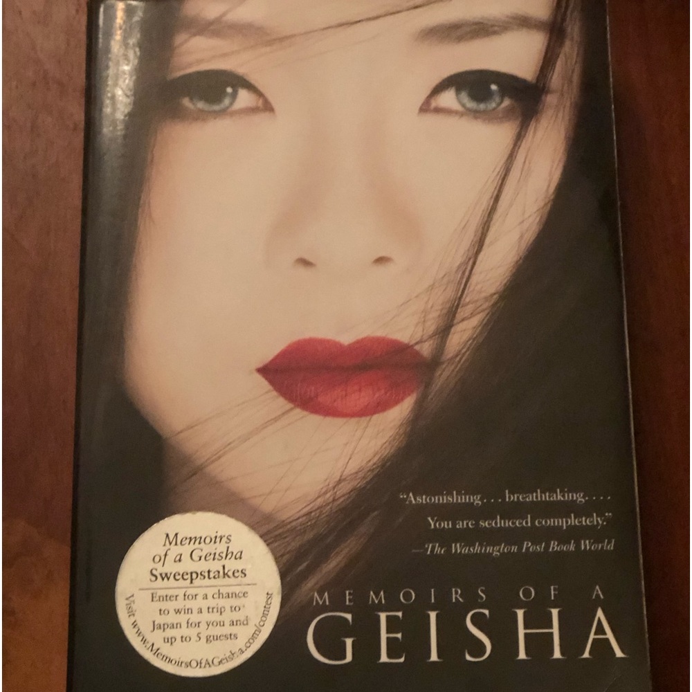 MEMOIRS OF A GEISHA BOOK. SOFT COVER 429 pages